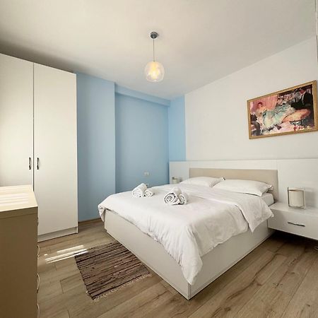 Apartment In The New Bazaar Of Tirana - Hana Blu Exterior foto