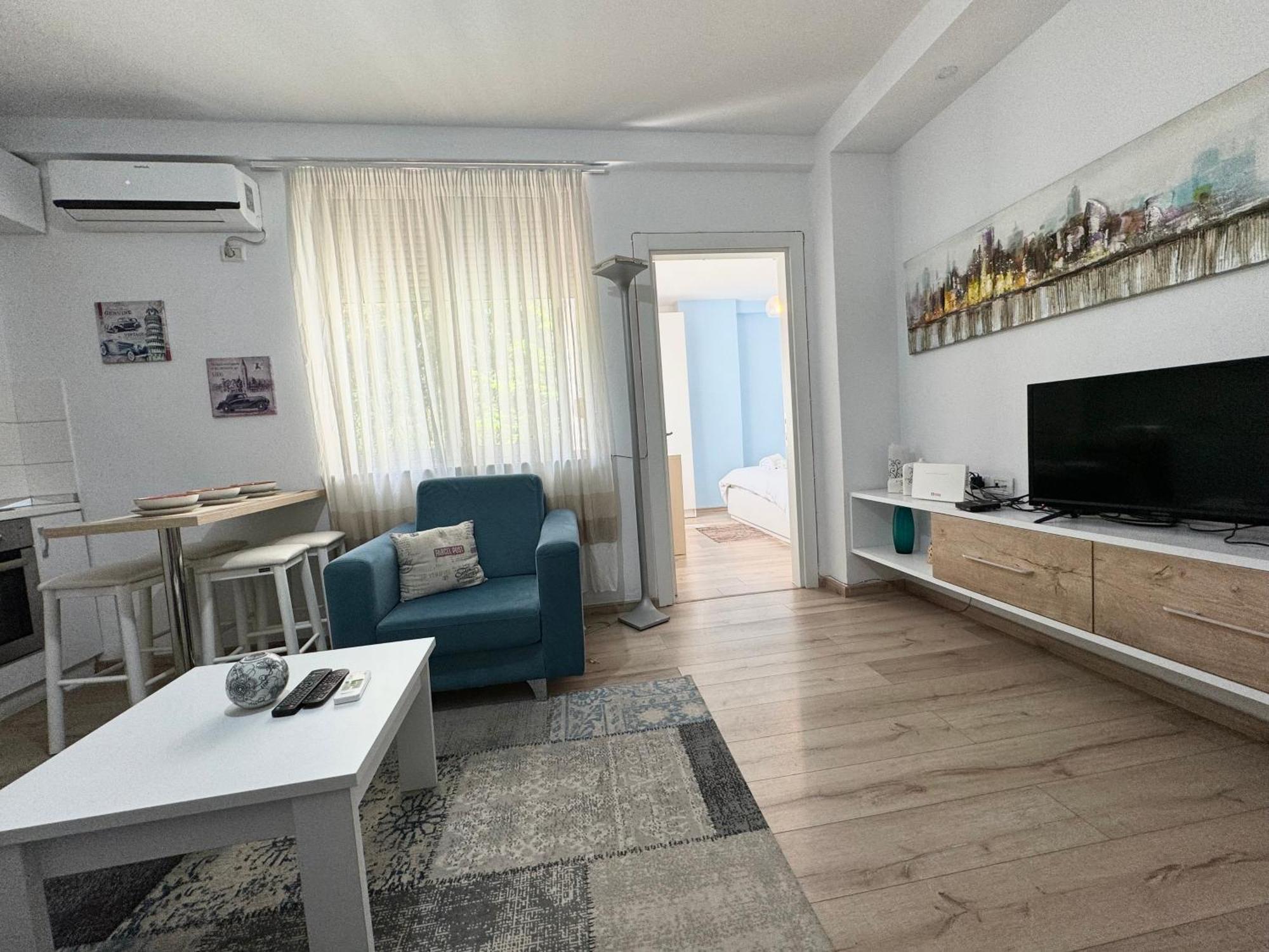 Apartment In The New Bazaar Of Tirana - Hana Blu Exterior foto